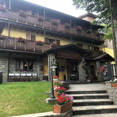 Albergo Bertocchi Collagna Exteriör bild