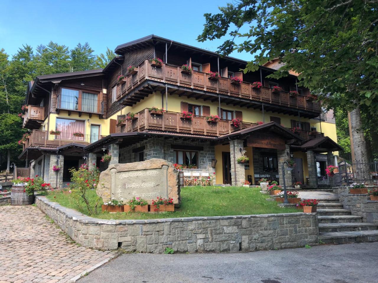 Albergo Bertocchi Collagna Exteriör bild